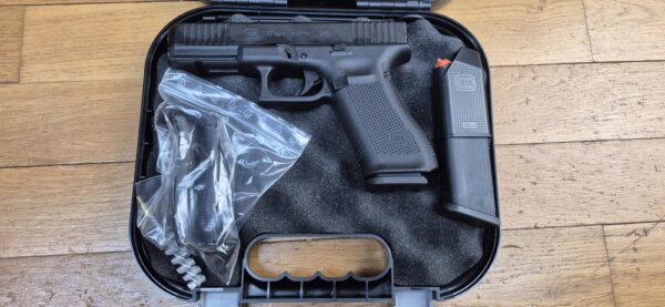 Prix SPÉCIAL! Pistolet Glock 17 Gen5 FS - 2 chargeurs 17 coups - Cal 9X19 - Le grand classique de la maison ! - ARME NEUVE ! – Image 2