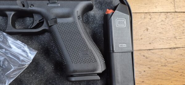 Prix SPÉCIAL! Pistolet Glock 17 Gen5 FS - 2 chargeurs 17 coups - Cal 9X19 - Le grand classique de la maison ! - ARME NEUVE ! – Image 3