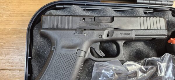 Prix SPÉCIAL! Pistolet Glock 17 Gen5 FS - 2 chargeurs 17 coups - Cal 9X19 - Le grand classique de la maison ! - ARME NEUVE ! – Image 8