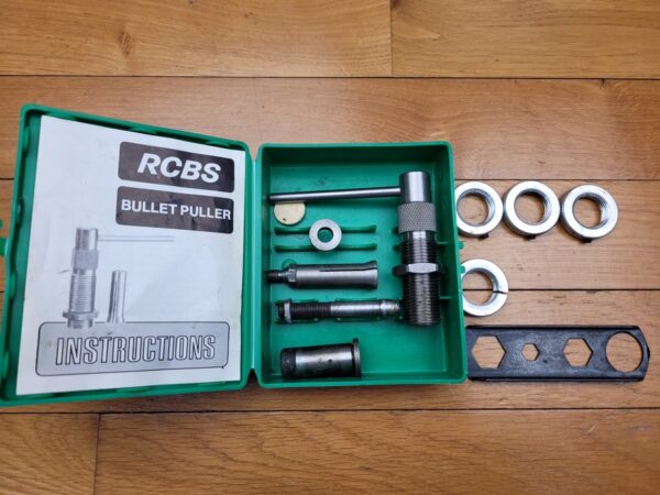 LOT : Extracteur de balles RCBS  + 3 collets de réglages outils RCBS + un pour Hornady + Clé universelle Hornady TBE