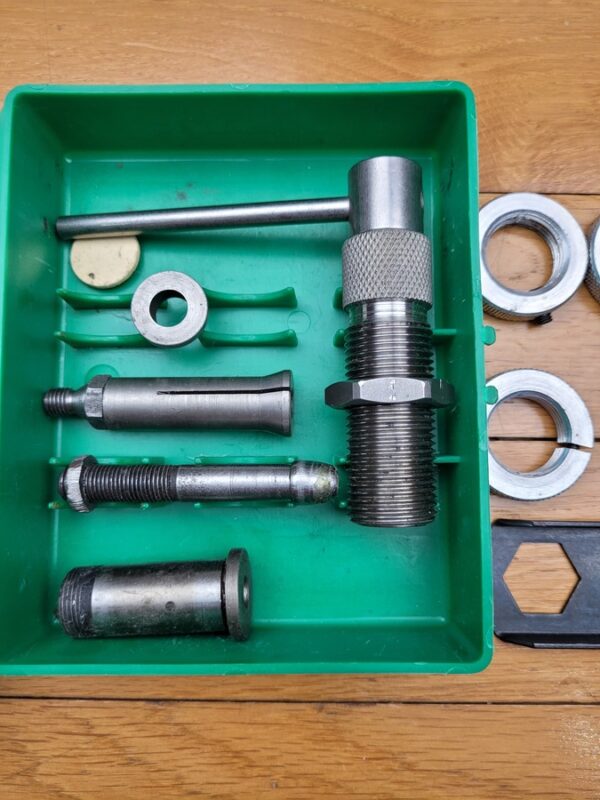 LOT : Extracteur de balles RCBS  + 3 collets de réglages outils RCBS + un pour Hornady + Clé universelle Hornady TBE – Image 4