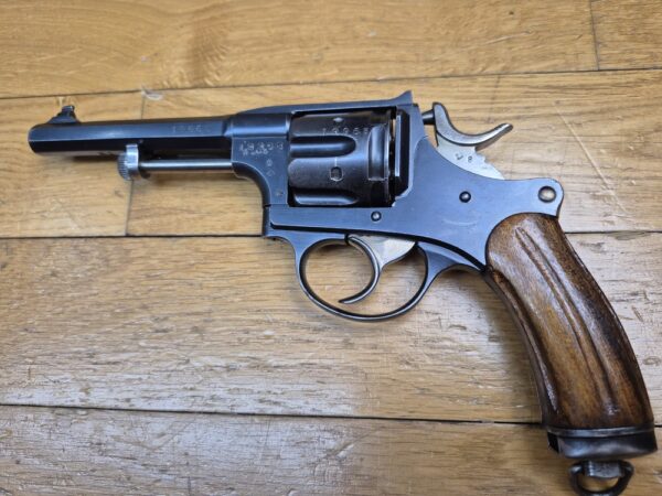 Très Beau revolver suisse modèle 1882 (et pas 1882-29!) - cal .7.5 suisse - Arme militaire de l'Arsenal de Berne - " W+F Bern " - Arme de 2ième type de 1916 - 17.255 armes seulement - Très bel état et catégorie D ! - TBE – Image 2