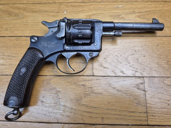 Revolver civil dit modèle 1892 d'ordonnance français – 8mm92 – Par Lamure et Gidrol – Qualité stéphanoise! – Rare catégorie D – A nettoyer mais BE / BE+ – Image 2