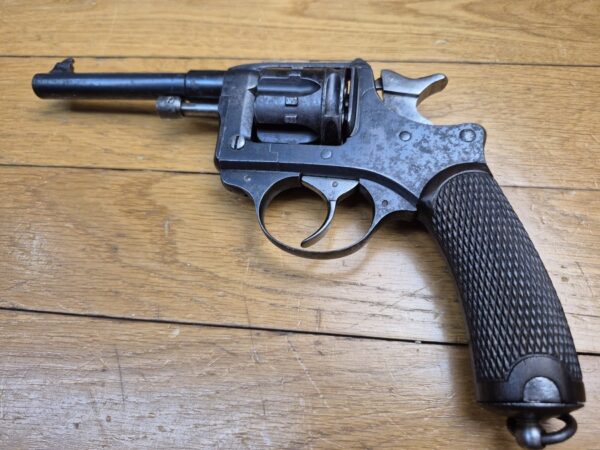 Revolver civil dit modèle 1892 d'ordonnance français – 8mm92 – Par Lamure et Gidrol – Qualité stéphanoise! – Rare catégorie D – A nettoyer mais BE / BE+ – Image 16