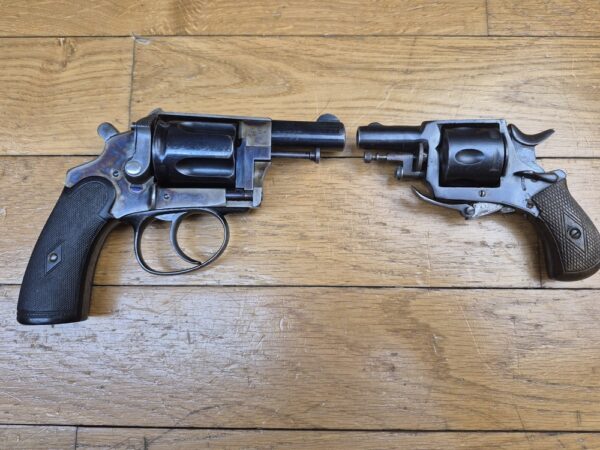 Très beau revolver D.D.Oury - 8mm 1892 -  Carcasse jaspée - Superbe bronzage - Poinçons poudre vive de Liège - Plaquettes ébène - SA / DA - Chambres et canon miroirs - Barillet basculant à droite – Véritable Smith & Wesson Bodyguard de la belle époque ! - Catégorie D - TBE++