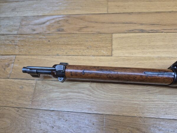Beau mousqueton suisse K31- Cal. d'origine 7.5×55 - Crosse en très beau hêtre - Mécanique ultra souple et nette - Excellente détente -Très beau canon - 100% mono matricule - Certificat d’Épreuves fourni - Bretelle + protège canon + 1 clips en prime ! - Die Schweizer Qualität - TBE+ – Image 14