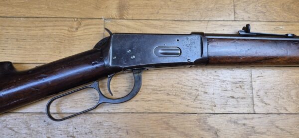 Belle et rare Winchester Model 1894 – Version rifle à canon octogonal (!) – Fabrication Winchester New Haven de ... 1896 ! – Une des toutes premières ! – Cal.38-55WCF PN! – POUDRE NOIRE – Beaux Bois – Canon superbe – Mécanisme intraitable – Très beaux marquages sur beau bronzage - Arme à nettoyer en excellent état ! – TBE + – Image 5