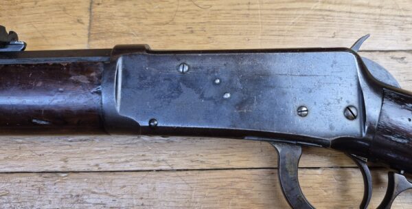 Belle et rare Winchester Model 1894 – Version rifle à canon octogonal (!) – Fabrication Winchester New Haven de ... 1896 ! – Une des toutes premières ! – Cal.38-55WCF PN! – POUDRE NOIRE – Beaux Bois – Canon superbe – Mécanisme intraitable – Très beaux marquages sur beau bronzage - Arme à nettoyer en excellent état ! – TBE + – Image 33
