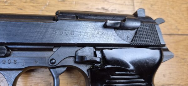 Très beau Pistolet Walther P38 - Fabrication Walther Zella Mehlis en Code AC - Arme d'octobre 1944 - Bronzage d'origine à 99,5% - Mécanique impeccable - Beau canon miroir - 100%  pièces d'origine - Mono-matricule sauf chargeur - Excellent état - TBE++ – Image 6
