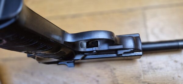 Très beau Pistolet Walther P38 - Fabrication Walther Zella Mehlis en Code AC - Arme d'octobre 1944 - Bronzage d'origine à 99,5% - Mécanique impeccable - Beau canon miroir - 100%  pièces d'origine - Mono-matricule sauf chargeur - Excellent état - TBE++ – Image 12