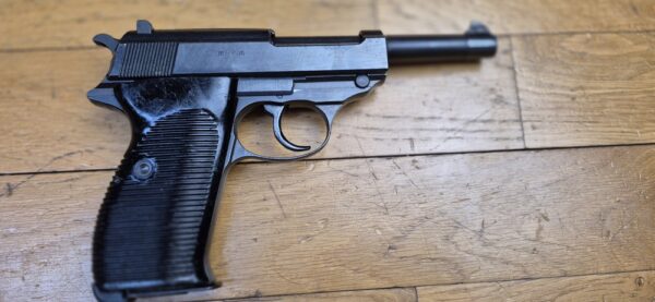 Très beau Pistolet Walther P38 - Fabrication Walther Zella Mehlis en Code AC - Arme d'octobre 1944 - Bronzage d'origine à 99,5% - Mécanique impeccable - Beau canon miroir - 100%  pièces d'origine - Mono-matricule sauf chargeur - Excellent état - TBE++ – Image 21