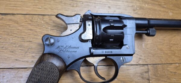 Beau revolver réglementaire modèle 1892 - Courant mais mythique - Apogée du revolver réglementaire Made in France - Calibre 8mm92 - Mono-matricule - Arme de 1910 - Belle mécanique - Beau canon - Étui modèle 1915 de la Grande Guerre - TBE + – Image 5