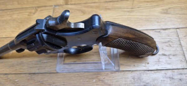 Beau revolver réglementaire modèle 1892 - Courant mais mythique - Apogée du revolver réglementaire Made in France - Calibre 8mm92 - Mono-matricule - Arme de 1910 - Belle mécanique - Beau canon - Étui modèle 1915 de la Grande Guerre - TBE + – Image 16
