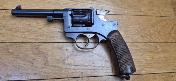 Beau revolver réglementaire modèle 1892 - Courant mais mythique - Apogée du revolver réglementaire Made in France - Calibre 8mm92 - Mono-matricule - Arme de 1910 - Belle mécanique - Beau canon - Étui modèle 1915 de la Grande Guerre - TBE + – Image 21