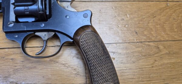 Beau revolver réglementaire modèle 1892 - Courant mais mythique - Apogée du revolver réglementaire Made in France - Calibre 8mm92 - Mono-matricule - Arme de 1910 - Belle mécanique - Beau canon - Étui modèle 1915 de la Grande Guerre - TBE + – Image 23