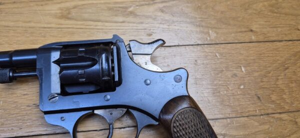 Beau revolver réglementaire modèle 1892 - Courant mais mythique - Apogée du revolver réglementaire Made in France - Calibre 8mm92 - Mono-matricule - Arme de 1910 - Belle mécanique - Beau canon - Étui modèle 1915 de la Grande Guerre - TBE + – Image 24