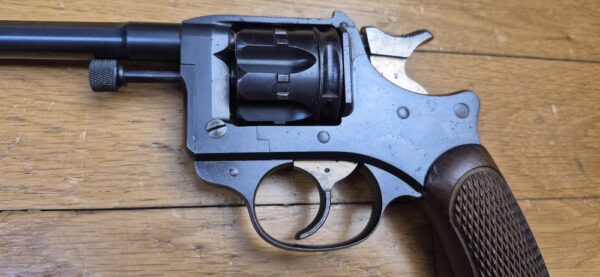 Beau revolver réglementaire modèle 1892 - Courant mais mythique - Apogée du revolver réglementaire Made in France - Calibre 8mm92 - Mono-matricule - Arme de 1910 - Belle mécanique - Beau canon - Étui modèle 1915 de la Grande Guerre - TBE + – Image 25
