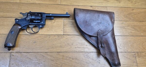 Beau revolver réglementaire modèle 1892 - Courant mais mythique - Apogée du revolver réglementaire Made in France - Calibre 8mm92 - Mono-matricule - Arme de 1910 - Belle mécanique - Beau canon - Étui modèle 1915 de la Grande Guerre - TBE + – Image 30