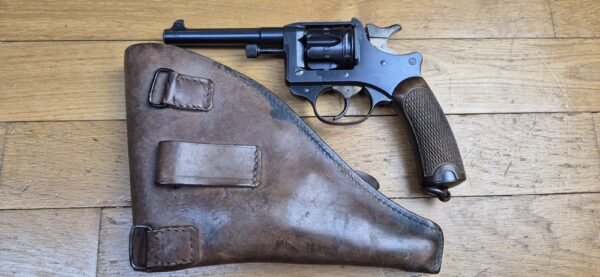 Beau revolver réglementaire modèle 1892 - Courant mais mythique - Apogée du revolver réglementaire Made in France - Calibre 8mm92 - Mono-matricule - Arme de 1910 - Belle mécanique - Beau canon - Étui modèle 1915 de la Grande Guerre - TBE + – Image 31