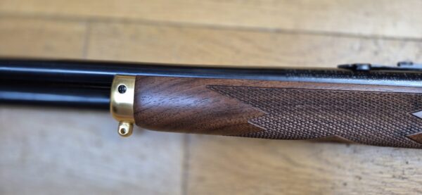 Superbe carabine à levier sous garde Marlin modèle 1894 S – Très rare série commémorative "Shérif Bat Masterson" - Exemplaire 031 sur 500 produites seulement - Arme de 1994 - Poinçon 'JM' pour Marlin par Marlin - Cal.44 mag – 9+1 coups – Bois de noyer de grade supérieur avec plaque de couche amortisseuse maison – Mécanique de rêve – Canon de 51 cm Micro-grooves somptueux – Boite d'origine et documents - Pièce d'exception en état neuf - TBE+++ – Image 34