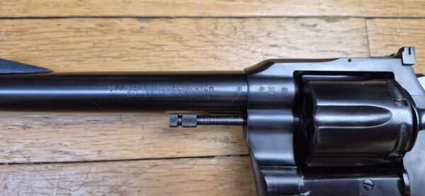 Mythique revolver Colt Officer Model Match - Cal. 22LR - Canon lourd - Arme de Hartford en 1966 - Esthétique et mécanique de pointe - Pièce rare dédiée au tir et à l'entrainement dans une fabrication de très grande qualité - Excellent état proche du neuf - TBE +++