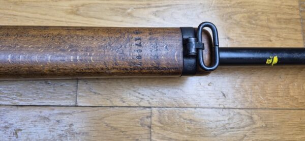 Beau Fusil Lee-Enfield N°8 MKI - Arme d'entrainement réglementaire britannique - Cal .22LR - Fabrication Fazakerley de 1952 - Bel exemplaire militaire "civilisé" - Dioptre militaire de qualité - Très beau canon et bonne mécanique - beau bois - TBE – Image 11