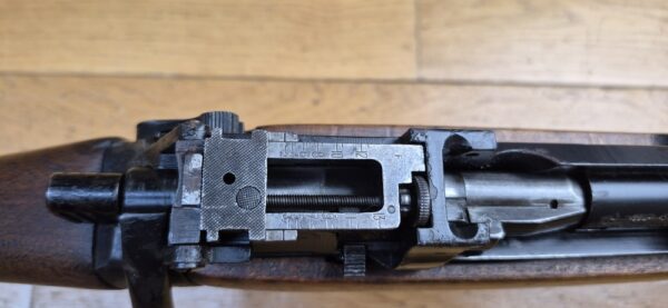 Beau Fusil Lee-Enfield N°8 MKI - Arme d'entrainement réglementaire britannique - Cal .22LR - Fabrication Fazakerley de 1952 - Bel exemplaire militaire "civilisé" - Dioptre militaire de qualité - Très beau canon et bonne mécanique - beau bois - TBE – Image 15