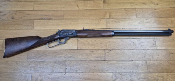Exceptionnelle carabine à levier sous garde Marlin modèle 1894 S – Rare série commémorative "1894 CENTURY LIMITED" - Exemplaire 2.152 sur 2.500 produites seulement - Arme de 1994 - Poinçon 'JM' pour Marlin par Marlin - Cal. .44-40WCF – 9+1 coups – Bois de noyer de grade supérieur – Mécanique de rêve – Canon de 62 cm Micro-grooves somptueux – Boite d'origine en TBE ausssi et documents - Pièce d'exception en état neuf - TBE+++ – Image 2