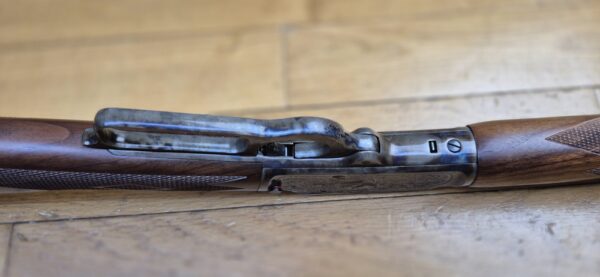 Exceptionnelle carabine à levier sous garde Marlin modèle 1894 S – Rare série commémorative "1894 CENTURY LIMITED" - Exemplaire 2.152 sur 2.500 produites seulement - Arme de 1994 - Poinçon 'JM' pour Marlin par Marlin - Cal. .44-40WCF – 9+1 coups – Bois de noyer de grade supérieur – Mécanique de rêve – Canon de 62 cm Micro-grooves somptueux – Boite d'origine en TBE ausssi et documents - Pièce d'exception en état neuf - TBE+++ – Image 11