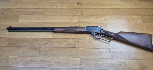 Exceptionnelle carabine à levier sous garde Marlin modèle 1894 S – Rare série commémorative "1894 CENTURY LIMITED" - Exemplaire 2.152 sur 2.500 produites seulement - Arme de 1994 - Poinçon 'JM' pour Marlin par Marlin - Cal. .44-40WCF – 9+1 coups – Bois de noyer de grade supérieur – Mécanique de rêve – Canon de 62 cm Micro-grooves somptueux – Boite d'origine en TBE ausssi et documents - Pièce d'exception en état neuf - TBE+++ – Image 25