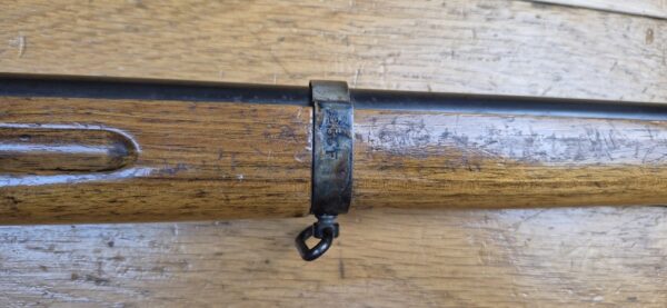 Très jolie carabine Lebel scolaire ou d'enfant – Rare en calibre 22LR ! (et pas bosquette !) – Arme d'artisan stéphanois – Très bonne mécanique – Très beaux bois et bronzage d'origine – "mono- matricule" – Hausse de 25 à 200m – Le charme des préaux de la III° dans un calibre rare pour ce modèle – TBE ++ – Image 7