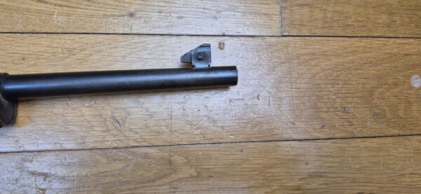 Très jolie carabine Lebel scolaire ou d'enfant – Rare en calibre 22LR ! (et pas bosquette !) – Arme d'artisan stéphanois – Très bonne mécanique – Très beaux bois et bronzage d'origine – "mono- matricule" – Hausse de 25 à 200m – Le charme des préaux de la III° dans un calibre rare pour ce modèle – TBE ++ – Image 9