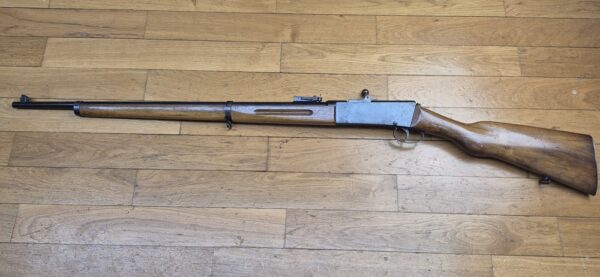 Très jolie carabine Lebel scolaire ou d'enfant – Rare en calibre 22LR ! (et pas bosquette !) – Arme d'artisan stéphanois – Très bonne mécanique – Très beaux bois et bronzage d'origine – "mono- matricule" – Hausse de 25 à 200m – Le charme des préaux de la III° dans un calibre rare pour ce modèle – TBE ++ – Image 20