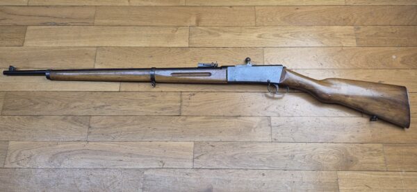 Très jolie carabine Lebel scolaire ou d'enfant – Rare en calibre 22LR ! (et pas bosquette !) – Arme d'artisan stéphanois – Très bonne mécanique – Très beaux bois et bronzage d'origine – "mono- matricule" – Hausse de 25 à 200m – Le charme des préaux de la III° dans un calibre rare pour ce modèle – TBE ++ – Image 21