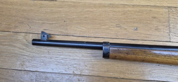 Très jolie carabine Lebel scolaire ou d'enfant – Rare en calibre 22LR ! (et pas bosquette !) – Arme d'artisan stéphanois – Très bonne mécanique – Très beaux bois et bronzage d'origine – "mono- matricule" – Hausse de 25 à 200m – Le charme des préaux de la III° dans un calibre rare pour ce modèle – TBE ++ – Image 26