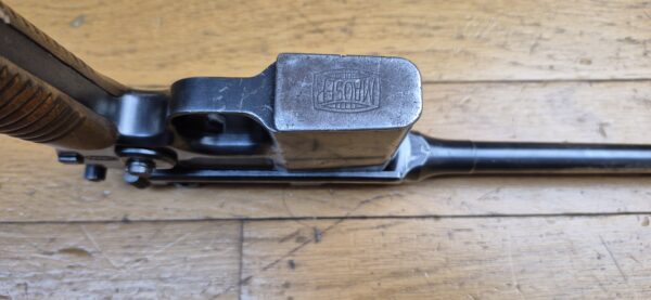 Très rare pistolet automatique C96 type Schnellfeuer "dit 712" – Cal. 7.63 Mauser – Rare exemplaire utilisé par la Wehrmacht ou la SS – Arme mythique – Un des tout derniers produits – Sélecteur de type Westinger – 100% mono-matricule – Chargeur Mauser 10 coups conforme – Étui artisanal 2°GM – TBE++ –  Catégorie A2 – Export EXCLUSIVEMENT! – Image 12