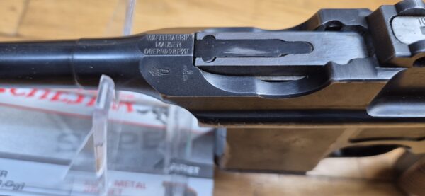 Très rare pistolet automatique C96 type Schnellfeuer "dit 712" – Cal. 7.63 Mauser – Rare exemplaire utilisé par la Wehrmacht ou la SS – Arme mythique – Un des tout derniers produits – Sélecteur de type Westinger – 100% mono-matricule – Chargeur Mauser 10 coups conforme – Étui artisanal 2°GM – TBE++ –  Catégorie A2 – Export EXCLUSIVEMENT! – Image 26