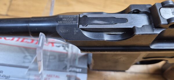Très rare pistolet automatique C96 type Schnellfeuer "dit 712" – Cal. 7.63 Mauser – Rare exemplaire utilisé par la Wehrmacht ou la SS – Arme mythique – Un des tout derniers produits – Sélecteur de type Westinger – 100% mono-matricule – Chargeur Mauser 10 coups conforme – Étui artisanal 2°GM – TBE++ –  Catégorie A2 – Export EXCLUSIVEMENT! – Image 27