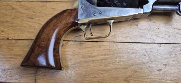 Beau revolver Colt 1847 - Modèle Dragoon 1er Model - Rare variante "USMR" en barillet - Fabrication Uberti - Arme de 1991 - 6 coups - Cal .44 - Poudre noire - Bonne fabrication début des années 90 - TBE – Image 3