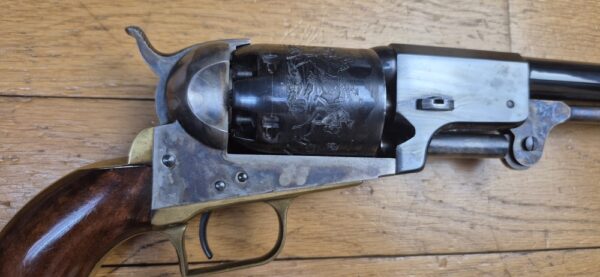 Beau revolver Colt 1847 - Modèle Dragoon 1er Model - Rare variante "USMR" en barillet - Fabrication Uberti - Arme de 1991 - 6 coups - Cal .44 - Poudre noire - Bonne fabrication début des années 90 - TBE – Image 4