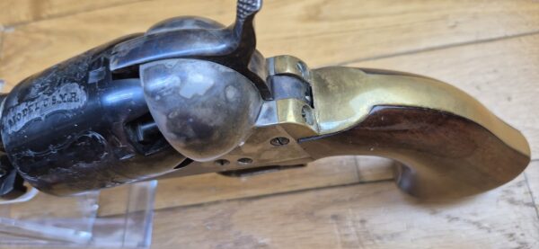 Beau revolver Colt 1847 - Modèle Dragoon 1er Model - Rare variante "USMR" en barillet - Fabrication Uberti - Arme de 1991 - 6 coups - Cal .44 - Poudre noire - Bonne fabrication début des années 90 - TBE – Image 13