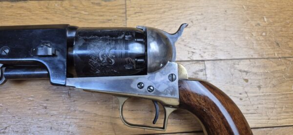 Beau revolver Colt 1847 - Modèle Dragoon 1er Model - Rare variante "USMR" en barillet - Fabrication Uberti - Arme de 1991 - 6 coups - Cal .44 - Poudre noire - Bonne fabrication début des années 90 - TBE – Image 20
