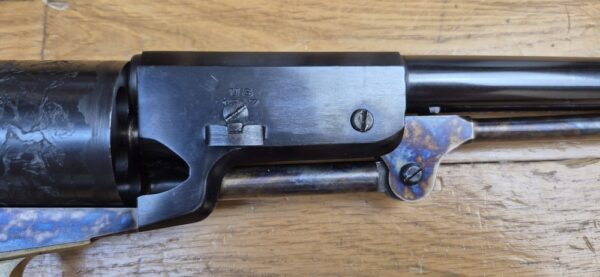 Énorme Révolver Colt Walker - Cal .44 PN - Fabrication Army San Marco de 1989 - Bronzage et jaspage superbes et présents à 100% - Excellente mécanique - Énorme canon 9 pouces avec rayures bien nettes - Très peu tiré - TBE- – Image 5