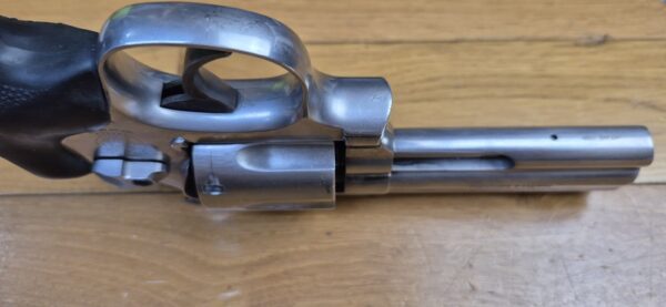 Très bon revolver Smith & Wesson - Modèle 686-4 - Calibre 357Magnum / 38 Spécial - Six coups - 2 jeux de plaquettes - Très bonne mécanique - canon 5 pouces miroir avec de belles rayures - Arme d'occasion en BE+ – Image 9
