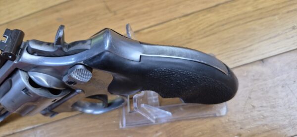 Très bon revolver Smith & Wesson - Modèle 686-4 - Calibre 357Magnum / 38 Spécial - Six coups - 2 jeux de plaquettes - Très bonne mécanique - canon 5 pouces miroir avec de belles rayures - Arme d'occasion en BE+ – Image 12