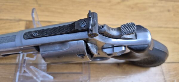 Très bon revolver Smith & Wesson - Modèle 686-4 - Calibre 357Magnum / 38 Spécial - Six coups - 2 jeux de plaquettes - Très bonne mécanique - canon 5 pouces miroir avec de belles rayures - Arme d'occasion en BE+ – Image 13