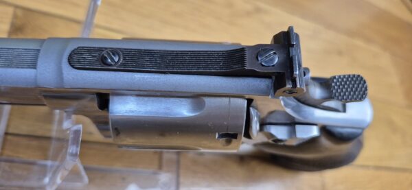 Très bon revolver Smith & Wesson - Modèle 686-4 - Calibre 357Magnum / 38 Spécial - Six coups - 2 jeux de plaquettes - Très bonne mécanique - canon 5 pouces miroir avec de belles rayures - Arme d'occasion en BE+ – Image 14