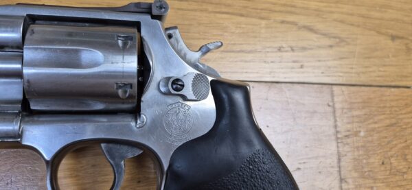 Très bon revolver Smith & Wesson - Modèle 686-4 - Calibre 357Magnum / 38 Spécial - Six coups - 2 jeux de plaquettes - Très bonne mécanique - canon 5 pouces miroir avec de belles rayures - Arme d'occasion en BE+ – Image 18