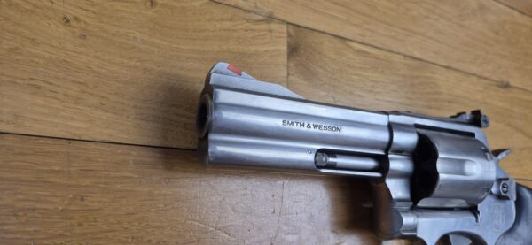 Très bon revolver Smith & Wesson - Modèle 686-4 - Calibre 357Magnum / 38 Spécial - Six coups - 2 jeux de plaquettes - Très bonne mécanique - canon 5 pouces miroir avec de belles rayures - Arme d'occasion en BE+ – Image 19