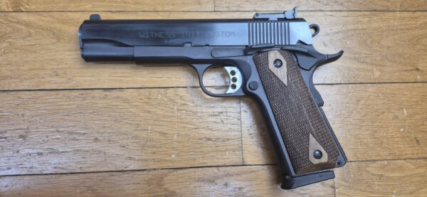 Très beau Pistolet Tanfoglio - Modèle 1911 Witness Custom - Cal.45 ACP - Tout acier - Plaquettes impeccables - Excellente mécanique et esthétique - Canon superbe - Deux chargeurs et mallette d'origine - Un des meilleurs rapports qualité / Prix du marché - TBE+ – Image 2